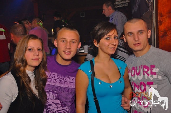 Distracţie şi voie bună în Disco Faház, 