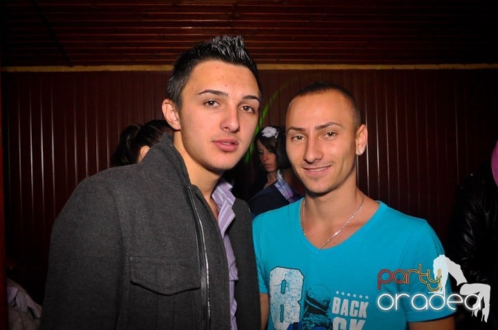 Distracţie şi voie bună în Disco Faház, 