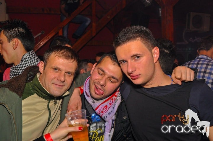 Distracţie şi voie bună în Disco Faház, 