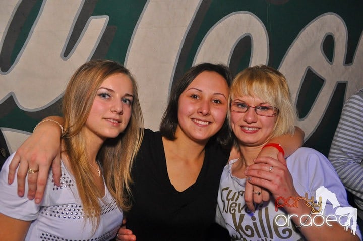 Distracţie şi voie bună în Disco Faház, 