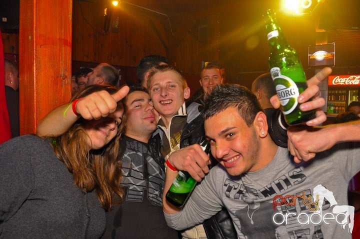 Distracţie şi voie bună în Disco Faház, 