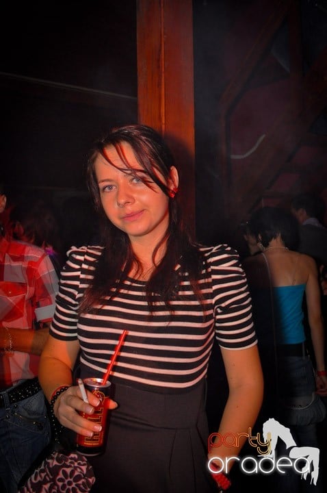 Distracţie şi voie bună în Disco Faház, 