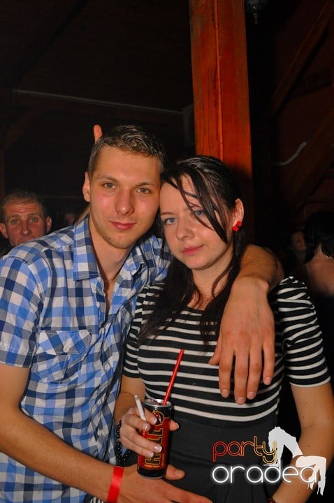 Distracţie şi voie bună în Disco Faház, 