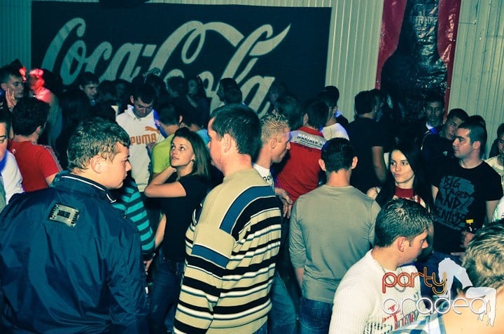 Distracţie şi voie bună în Disco Faház, 