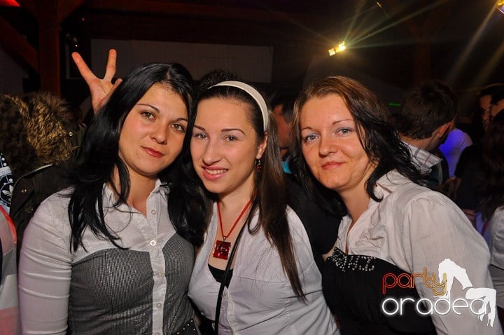 Distracţie şi voie bună în Disco Faház, 