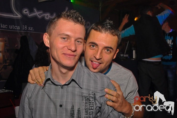 Distracţie şi voie bună în Disco Faház, 