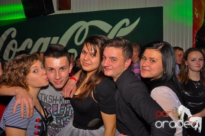 Distracţie şi voie bună în Disco Faház, 