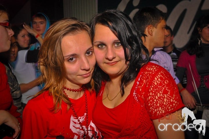 Distracţie şi voie bună în Disco Faház, 