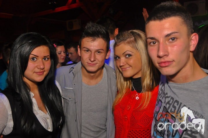 Distracţie şi voie bună în Disco Faház, 