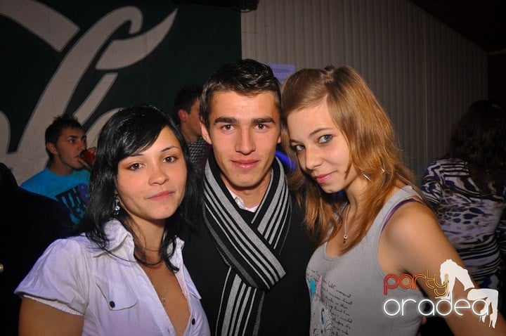 Distracţie şi voie bună în Disco Faház, 