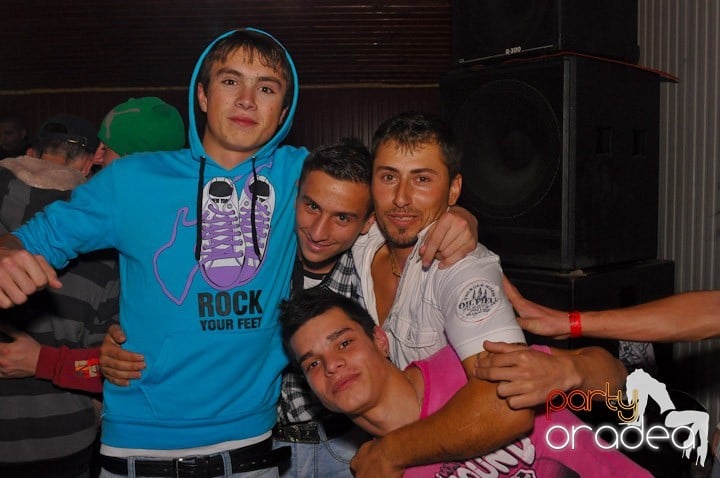 Distracţie şi voie bună în Disco Faház, 