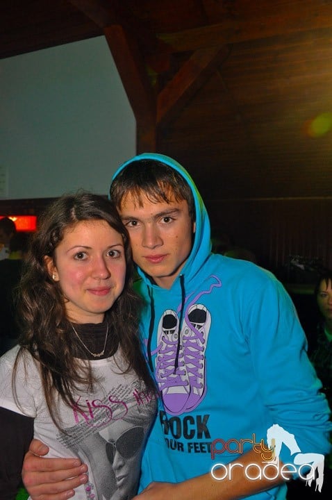 Distracţie şi voie bună în Disco Faház, 