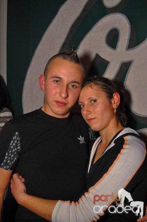 Distracţie şi voie bună în Disco Faház, 