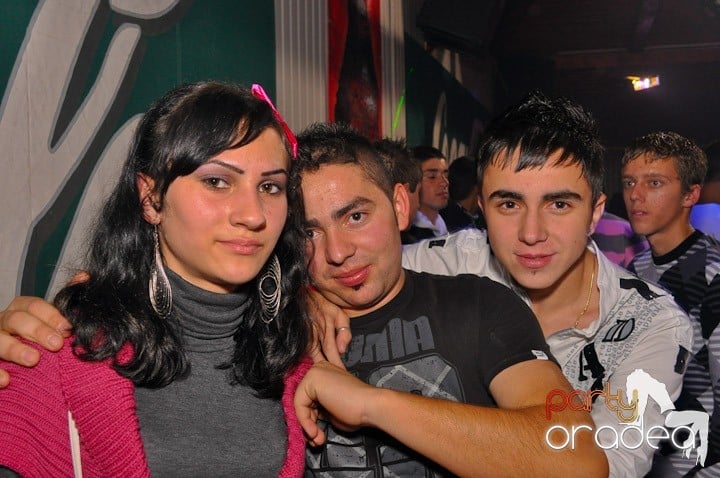 Distracţie şi voie bună în Disco Faház, 