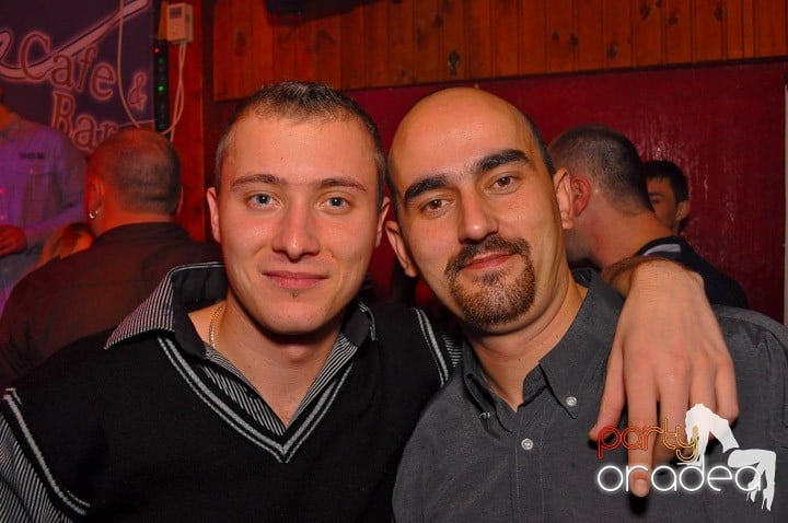 Distracţie şi voie bună în Disco Faház, 