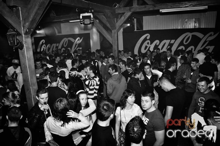 Distracţie şi voie bună în Disco Faház, 