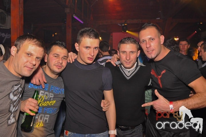 Distracţie şi voie bună în Disco Faház, 