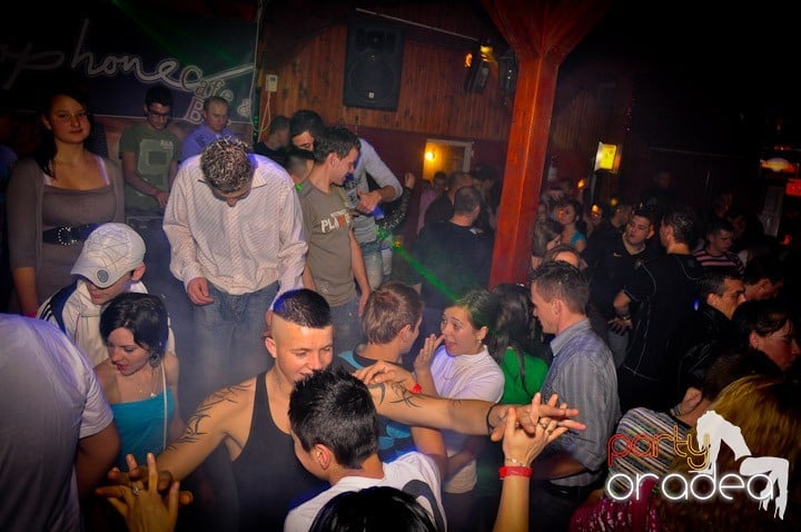 Distracţie şi voie bună în Disco Faház, 