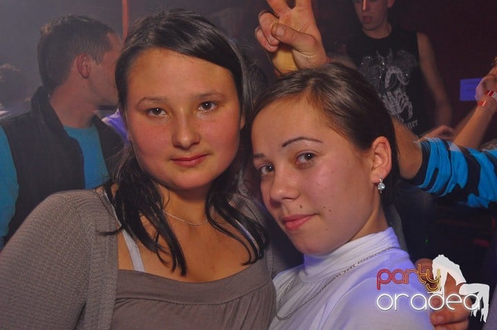 Distracţie şi voie bună în Disco Faház, 