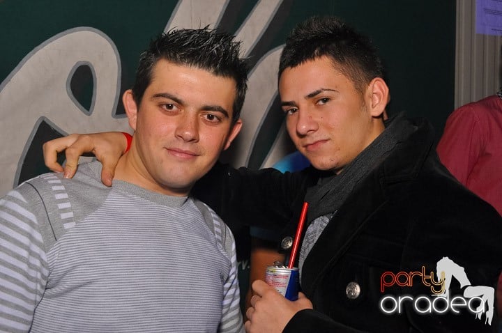 Distracţie şi voie bună în Disco Faház, 