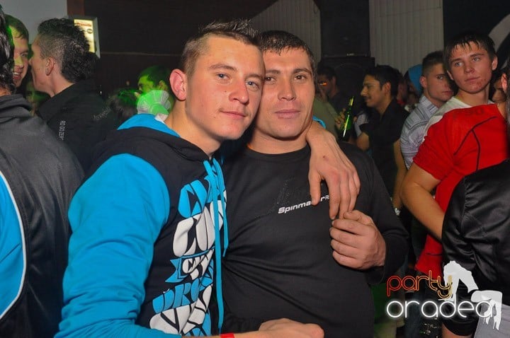 Distracţie şi voie bună în Disco Faház, 