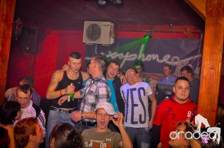 Distracţie şi voie bună în Disco Faház, 