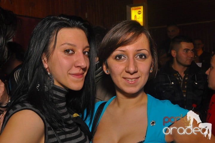 Distracţie şi voie bună în Disco Faház, 