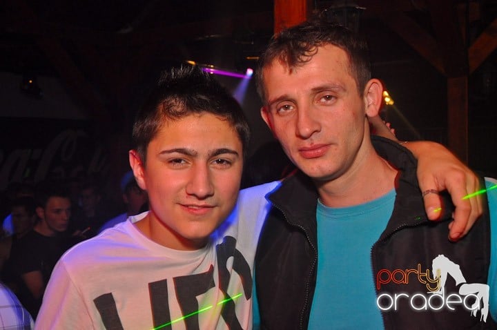 Distracţie şi voie bună în Disco Faház, 