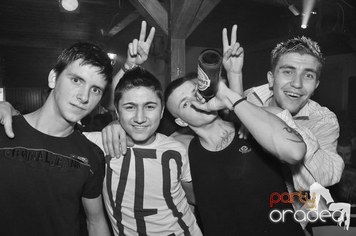 Distracţie şi voie bună în Disco Faház, 