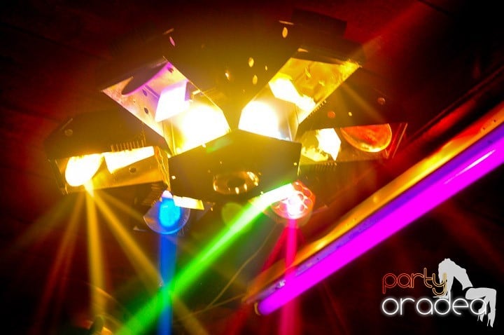 Distracţie şi voie bună în Disco Faház, 