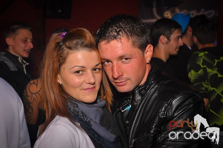 Distracţie şi voie bună în Disco Faház, 