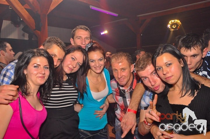 Distracţie şi voie bună în Disco Faház, 