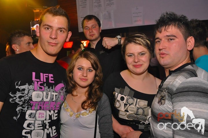 Distracţie şi voie bună în Disco Faház, 