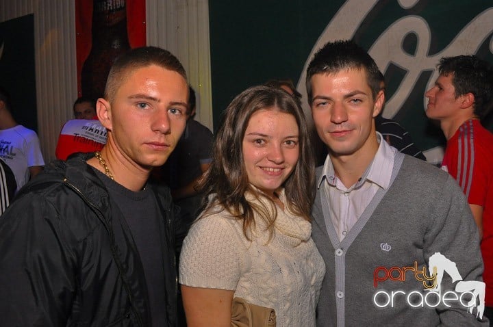 Distracţie şi voie bună în Disco Faház, 