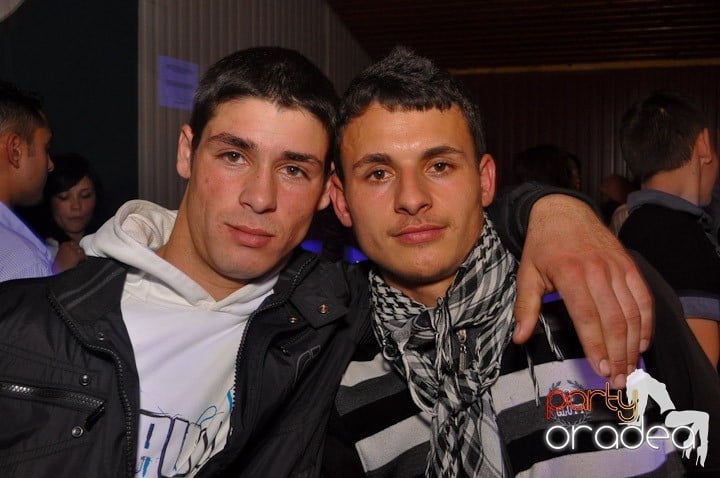 Distracţie şi voie bună în Disco Faház, 