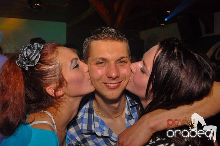 Distracţie şi voie bună în Disco Faház, 