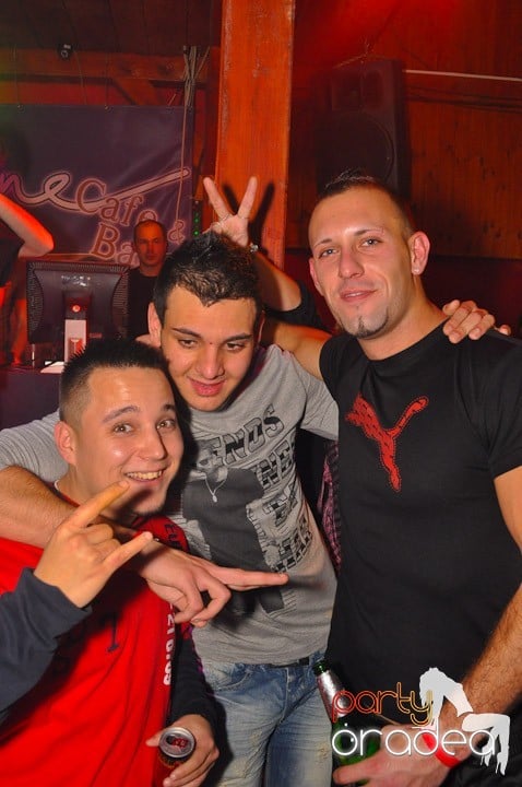 Distracţie şi voie bună în Disco Faház, 