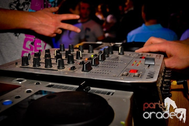 Distracţie şi voie bună în Disco Faház, 