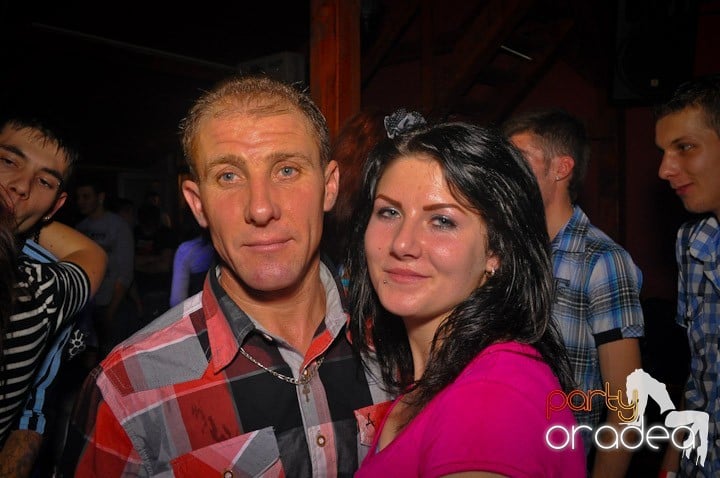 Distracţie şi voie bună în Disco Faház, 