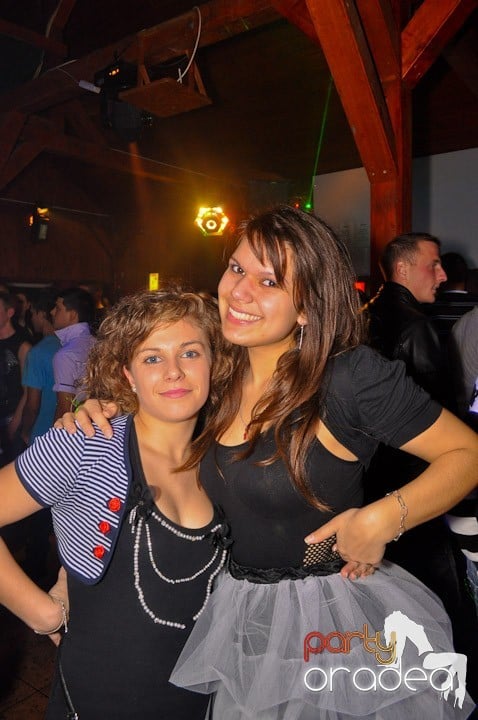 Distracţie şi voie bună în Disco Faház, 