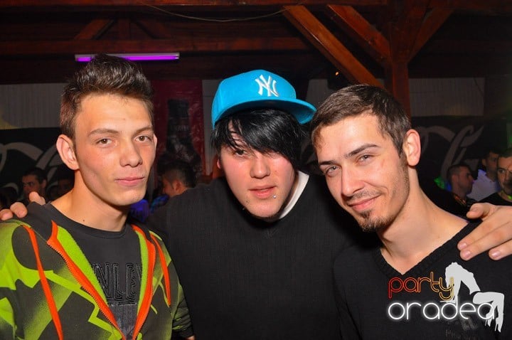 Distracţie şi voie bună în Disco Faház, 