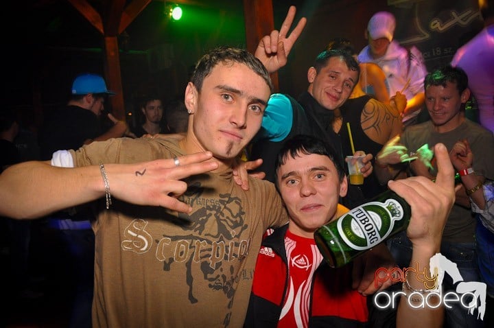 Distracţie şi voie bună în Disco Faház, 