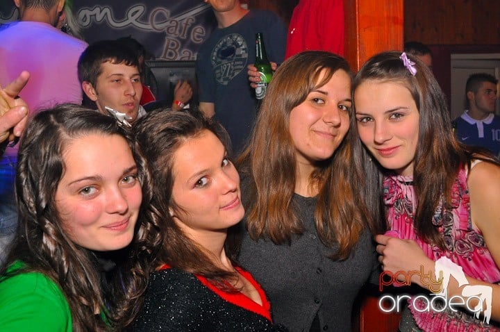 Distracţie şi voie bună în Disco Faház, 