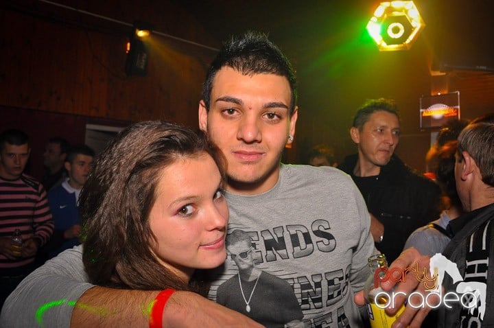 Distracţie şi voie bună în Disco Faház, 