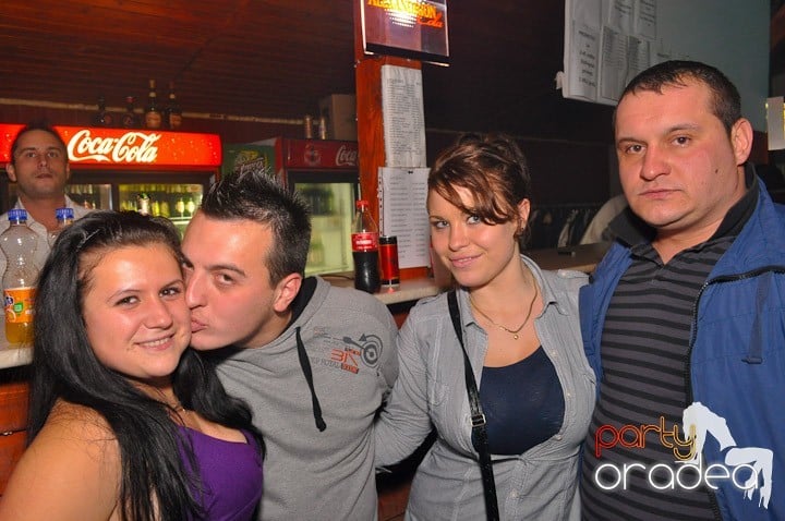 Distracţie şi voie bună în Disco Faház, 