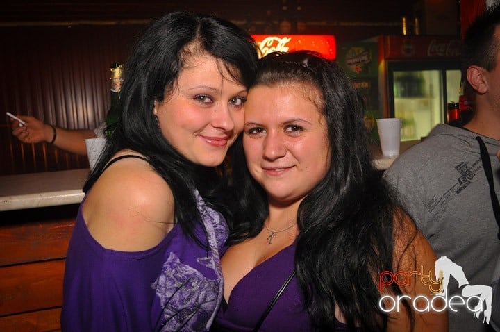 Distracţie şi voie bună în Disco Faház, 