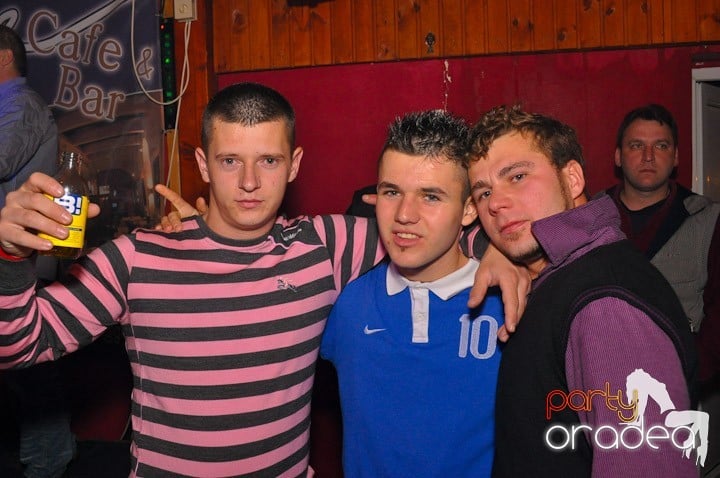 Distracţie şi voie bună în Disco Faház, 