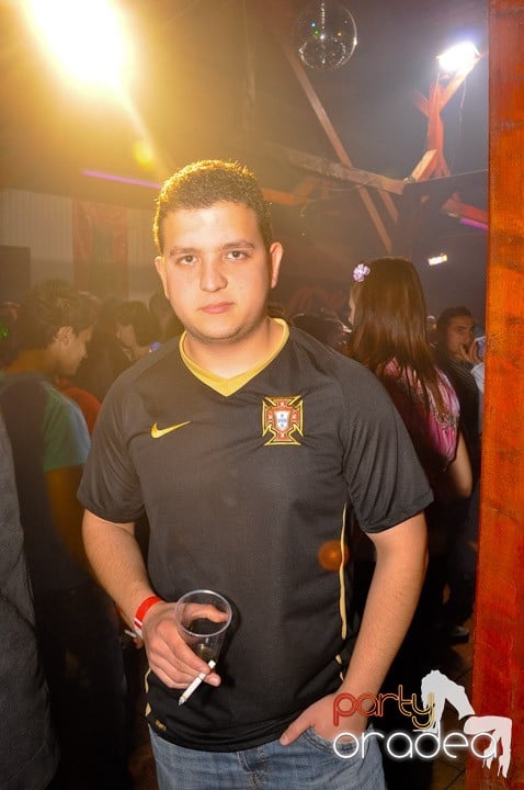 Distracţie şi voie bună în Disco Faház, 