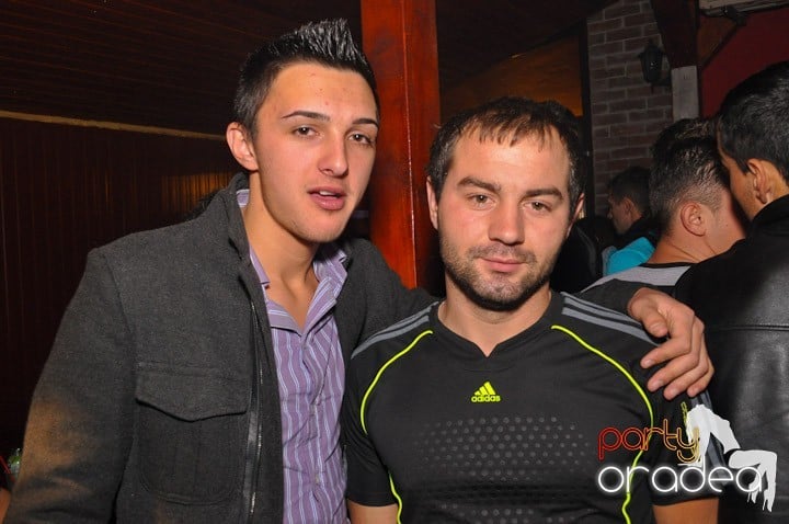 Distracţie şi voie bună în Disco Faház, 