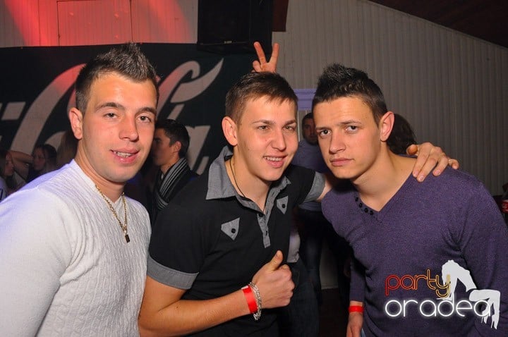 Distracţie şi voie bună în Disco Faház, 